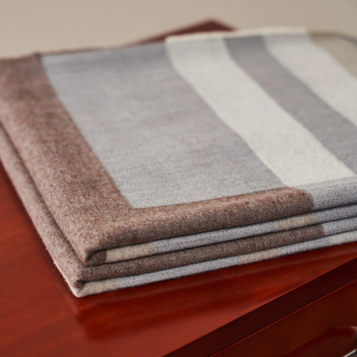 Super Soft 100% Australian Merino Wool Eco-Friendly Organic Breathable Wrinkle Resistant Blanket Home Textile Heavy Strip Throw