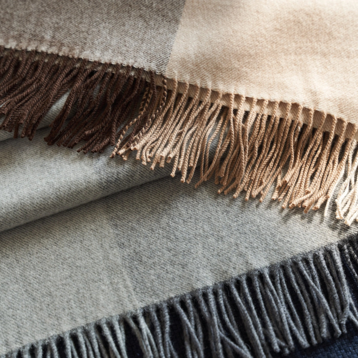 Paris Woven Throw Blanket — 140 × 170 cm